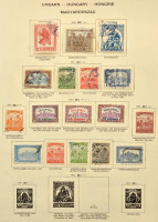 1871-1940 Magyar kis gyűjtemény maradvány 38 előnyomott albumlapon, több száz bélyeg, benne sorok, darabok, portók, hivatalos