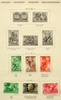 1871-1940 Magyar kis gyűjtemény maradvány 38 előnyomott albumlapon, több száz bélyeg, benne sorok, darabok, portók, hivatalos