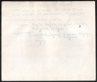 1970 Az ausztrál labdarúgó-válogatott játékosai a sikeres délkelet-ázsiai túra előtt (10 mérkőzés, 10 győzelem), köztük Johnny Warren csapatkapitány és a magyar származású Abonyi Attila; fotó, a hátoldalon feliratozva, 25x21