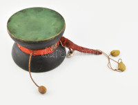 Tibeti szertartási dob, fa, bőr; korall és gyöngy díszítéssel, kis sérüléssel, d: 18,5 cm