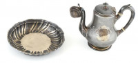 Berndorf ezüstözött alpakka teakiöntő, fogóján csontberakással, szűrővel, m: 17,5 cm + Hermann tálka, d: 19,5 cm. Jelzettek, kopásnyomokkal.