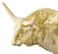 Jelzés nélkül: Magyar szürke szarvasmarha. Aranyra festett bronz, festett márvány talapzaton. m: 36 cm