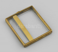 Cigaretta tárca.Art-deco, látványos ritka fazettás szélű üveg cigaretta tárca réz-kopott aranyozású zsanérral-szerelékkel,leszorítóval. egyik üveglapon javítás nyom.9x8cm