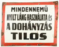 'Mindennemű nyílt láng és a dohányzás tilos' feliratos zománcozott fém tábla, kisebb sérülésekkel, 50x40 cm