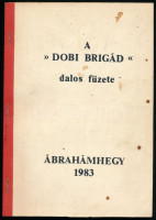 1983 A 'Dobi Brigád' dalos füzete. Szerk.: Nagy Ernő. Ábrahámhegy 1983. Sorszámozott, 00014. Kiadói papírkötés, kissé foltos borítóval.