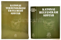 2 db militária témájú könyv: Katonai Helyesírási Szótár. Budapest, 2013, Zrínyi. Második, átdolgozott kiadás. Kiadói kartonált papírkötés, jó állapotban. + Katonai terminológiai értelmező szótár. Budapest, 2015, Zrínyi.