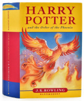 J. K. Rowling: Harry Potter and the Order of the Phoenix. London, 2003, Bloomsbury. Angol nyelven. Kiadói kartonált papírkötés, kiadói papír védőborítóban.