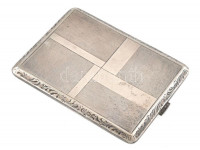 Ezüst (Ag) cigarettatárca, gilosált díszítéssel, belül gravírozással jelzett 123 g 10x8 cm