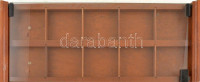 Falra rögzíthető emlékérem, plakett tartó fali szekrény 10 darab 100x108mm-es hellyel, üvegezett ajtóval, teljes mérete 600x260mm. Szép állapotban.