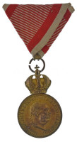 1890. 'Bronz Katonai Érdemérem a katonai érdemkereszt szalagján' aranyozott bronz kitüntetés hadiszalagon T:AU patina, ph / Austro-Hungarian Monarchy 1890. 'Bronze Military Merit Medal on a war ribbon (Signum Laudis)' gold plated bronze