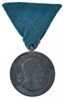 1940. 'Erdélyi részek felszabadulásának emlékére' Zn emlékérem modern mellszalaggal. Szign.: Berán T:XF oxidáció Hungary 1940. 'Commemorative Medal for the Liberation of Transylvania' Zn medal with modern ribbon. Sign.: Berán C:XF
