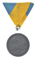 1941. 'Délvidéki Emlékérem' Zn emlékérem letört füllel, fül a mellszalagon. Szign.: BERÁN L. T:2 fül levált Hungary 1941. 'Commemorative Medal for the Return of Southern Hungary' Zn medal with detached ear, ear on the ribbon. Sign: