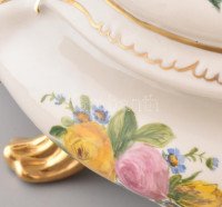 Limoges manufaktúra, leveses tál alátéttel, kézzel festett porcelán, jelzett, minimális kopással, Terv: Delmotte. 47x31x30 cm