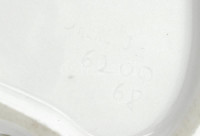 Herend áttört mintás bonbonier, virág plasztikákkal díszítve, masszába nyomott jelzéssel, minimális kopással, m: 9,5 cm