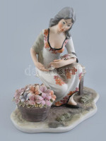 Cluj Napoca - Kolozsvár: Virágáruslány. Kézzel festett, jelzett, román biszkvit porcelán figura. Hibátlan, m: 21 cm