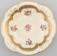 Oscar Schlegelmilch dúsan aranyozott porcelán kínálótál, jelzett, kis kopásnyomokkal, d: 19 cm