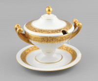 Hutschenreuter porcelán szószos kínáló. Aranyozott jelzett, kis kopással. m: 20 cm, d: 22 cm