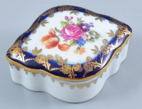 Német porcelán ékszeres dobozka, matricás, jelzett, kis kopásnyomokkal, 8×6 cm
