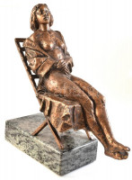 Farkas Ferenc (1958- ): Nyugágyon.m: 28 cm, bronz, 2013. Jelzett. Hibátlan. CSAK SZEMÉLYES ÁTVÉTEL, NEM POSTÁZZUK! / ONLY PERSONAL COLLECTION!1986-tól tagja a Művészeti Alapnak (MAOE), 1986-87 között a Fiatal Képzőművészek