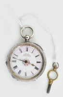 Kay's Empress Swiss made jelzett ezüst (Ag) tokos kulcsos zsebóra. XIX. sz. második fele Szép állapotban, jelzett, működik, kulccsal d: 40 mm