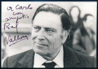 Raffaele 'Raf' Vallone (1916-2002) olasz labdarúgó és nemzetközi filmsztár autográf dedikációja és aláírása az őt ábrázoló fotón, 10x14,5 cm / Raffaele 'Raf' Vallone (1916-2002), Italian footballer, actor and an international film
