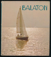 Balaton. (Balla Demeter, Tokaji András, Szelényi Károly és mások fotói). Magyar (és további 8 nyelvű) képaláírásokkal. Bp., 1979, Corvina. Kiadói kartonált papírkötés, a hátsó borítón kisebb sérüléssel.
