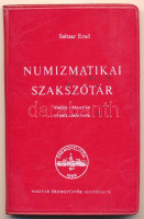 Saltzer Ernő: Numizmatikai szakszótár. Angol-magyar, német-magyar. Magyar Éremgyűjtők Egyesülete, Bp., 1979. Piros műbőr kötésben. Használt, jó állapotban.