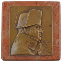 Ausztria ~1910. 'I. Napóleon' bronz plakett vörösmárvány posztamensen Szign.: Franz Stiasny (65x58mm) T:1-Austria ~1910. 'Napoleon I' bronze plaque on red marble edestal Sign.: Franz Stiasny (126,57g/65x58mm) C:AU