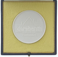 Németország DN 'Cecilienhof Palota' Meissen kétoldalas biszkvit porcelán emlékérem tokjában (65mm) T:1-Germany ND 'Cecilienhof' Meissen two-sided biskvit porcelain commemorative medallion in case (65mm) C:AU