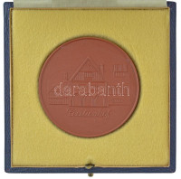Németország DN 'Cecilienhof Palota' Meissen kétoldalas kerámia emlékérem tokjában (65mm) T:1-Germany ND 'Cecilienhof' Meissen two-sided kerámia commemorative medallion in case (65mm) C:AU