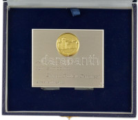Olaszország 1988. 'All'Amico Tibor Garai con simpatia. Gruppo Podisti Ferraresi - 20 settembre 1988' fém plakett (96x77mm) dísztokba rögzítve, ráerősített aranyozott fém 'Ferrara' éremmel (31mm) T:1Italy 1988. 'All'Amico Tibor Garai con