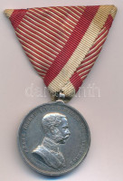 1914. 'Ferenc József II. osztályú Ezüst Vitézségi Érem' peremen jelzett Ag kitüntetés, mellszalagon. Szign.: Tautenhayn T:XF karcHungary 1914. 'Silver Gallantry Medal, 2nd Class' Ag decoration with hallmark on edge, with ribbon. Sign.: