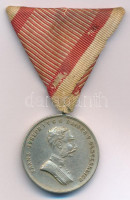 1914. 'Ferenc József II. osztályú Ezüst Vitézségi Érem' eltérő portréval, színesfém változatú kitüntetés, mellszalagon T:XFHungary 1914. 'Silver Gallantry Medal, 2nd Class' different portrait, base metal variant, on ribbon C:XF