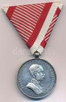 1914. 'Ferenc József II. osztályú Ezüst Vitézségi Érem' eltérő portréval, jelzetlen Ag kitüntetés, modern mellszalagon T:XFHungary 1914. 'Silver Gallantry Medal, 2nd Class' Ag decoration without hallmark, with modern ribbon C:XF NMK