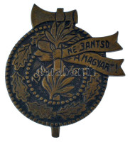 1916. 'Ne bántsd a magyart! 1914-1916' bronz patrióta jelvény hátlapon 'ARKANZAS BUDAPEST VÁCI U. 23. VÉDVE' gyártói jelzéssel (38x34mm) T:XF1916. 'Don't grieve the Hungarian! 1914-1916' bronze metal patriotic badge with 'ARKANZAS