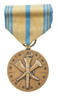 Amerikai Egyesült Államok DN 'Fegyveres Erők Tartalékosa' bronz kitüntetés mellszalagon T:1- USA ND 'Armed Forces Reserve' bronze decoration with ribbon C:AU