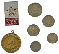 Szovjetunió 1961-1981. 10k-50k (5xklf) + 2db fém szovjet kitűző T:vegyesSoviet Union 1961-1981. 10 Kopecks - 50 Kopecks (5xdiff) + +2pcs of soviet badges C:mixed