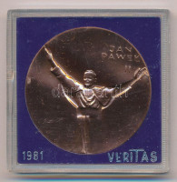 Lengyelország 1981. 'Lengyelország Patrónája / II. János Pál' kétoldalas bronz emlékérem tokban. Szign.:Katarzyna Piskorska (45mm)Poland 1981. 'Regina Poloniae / Jan Paweł II' two sided bronze commemorative medallion in case.