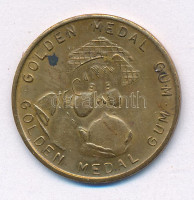 Nagy-Britannia DN 'Golden Medal Gum - Labdarúgás' kétoldalas bronz rágógumi zseton (25mm) T:1- patinaGreat Britain ND 'Golden Medal Gum - Football' two-sided bronze bubble gum token (25mm) C:AU patina