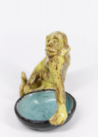 Műtárgy: Gorilla tállal, festett ker, kopásokkal, 10,5 x 12 x 8 cm