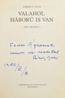 Székely Júlia: Valahol háború is van. Két regény. A szerző, Székely Júlia által Fedor Ágnes (1909-1990) magyar író, újságíró részére DEDIKÁLT példány. Bp., 1982., Magvető. Kiadói egészvászon-kötés, kiadói papír