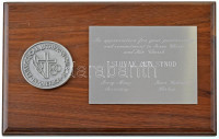 Amerikai Egyesült Államok ~1980. 'Evangélikus Luteránus Egyház Amerikában' ezüstözött fém emlékérem (62mm) fatáblán (177x255mm), elismerő fém táblával (127x101mm) T:AU USA 1988. 'Evangelical Lutheran Church in America' silver