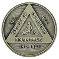 Amerikai Egyesült Államok DN 'Amerikai Filatéliai Társaság / Barátság bélyegeken keresztül' ezüstpatinázott bronz érdemérem 'Aladar Szepes' nevére gravírozva (57mm) T:AUUSA ND 'Americans Society of Philatelic / Friendship Thru