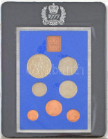 Nagy-Britannia & Brit Nemzetközösség országai 1977. 15db-os érmetétel II. Erzsébet uralkodásának 25. évfordulója alkalmából, műbőr albumban, gerincén németül 'II. Erzsébet 25 éves uralkodása', német nyelvű