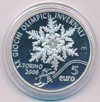 San Marino 2005. 5E Ag 'Torinói Téli Olimpia 2006' kapszulában T:PP halvány patinaSan Marino 2005. 5 Euro Ag '2006 Torino Winter Olympics' in capsule C:PP faint patinaKrause KM#511