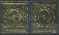 1971 Charles de Gaulle fogazott + vágott aranyfóliás bélyeg Mi 279