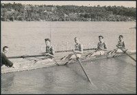 cca 1950 Evezős négyes, fotó, hátoldalán feliratozott: Rommel, Thomson, Bimbi, Göcsei és Csutka, 15,5x22,5 cm