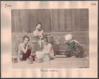 cca 1900 Japán, magyar utazó által feliratozott fotók Yokohama Club Hotel / Fürdés otthon (fél akt) karton 38x30 cmcirca 1900 Japanese, photos of a Hungarian traveler Yokohama Club Hotel / home bath (erotic) double-sided cardboard 38x30