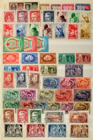 Szépen rendezett javarészt pecsételt magyar gyűjtemény 1871-től 2001-ig bélyegekkel, önálló kiadásokkal és teljes sorokkal 3 db A4-es berakóban, benne jobb kiadásokkal
