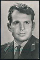 Georgij Sonyin (1935-1997) szovjet űrhajós aláírása őt ábrázoló lapon /Signature of Georgiy Shonin (1935-1997) Soviet astronaut on card